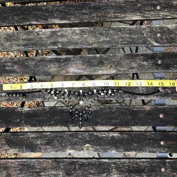 Black & white bead necklace - Picture 5 of 5